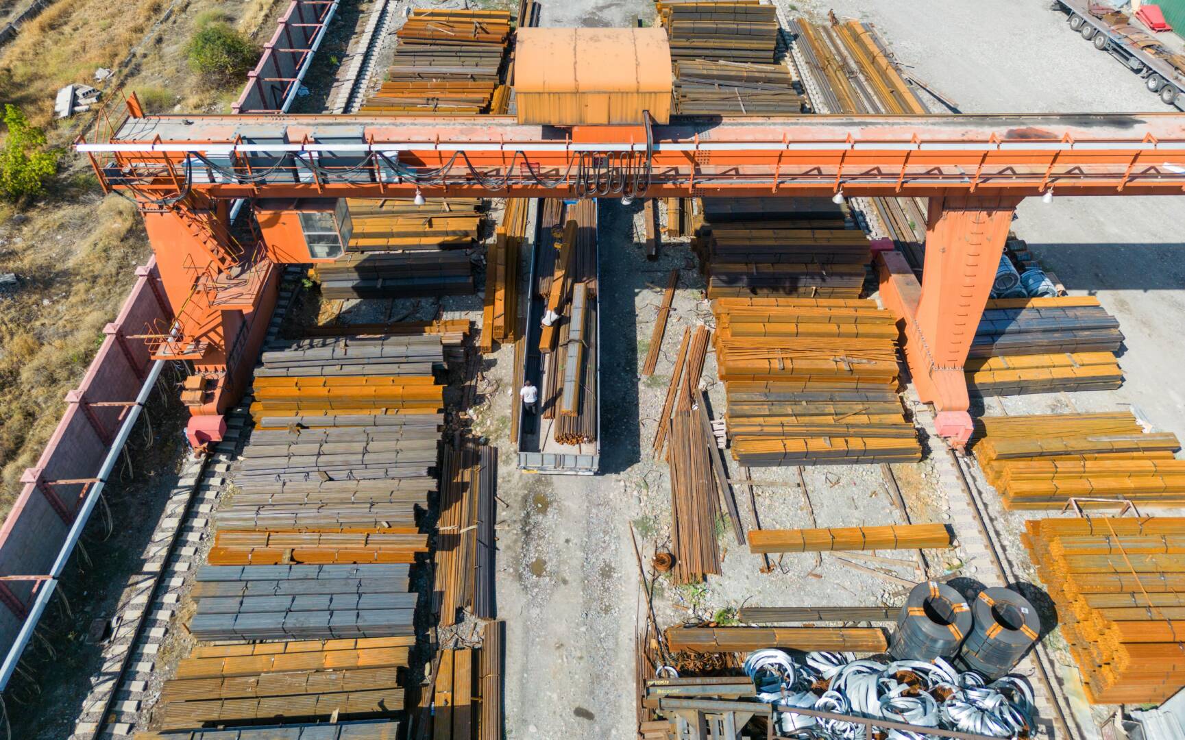 overhead-crane-at-industrial-metal-processing-faci-2026-01-09-08-23-33-utc-1.jpg